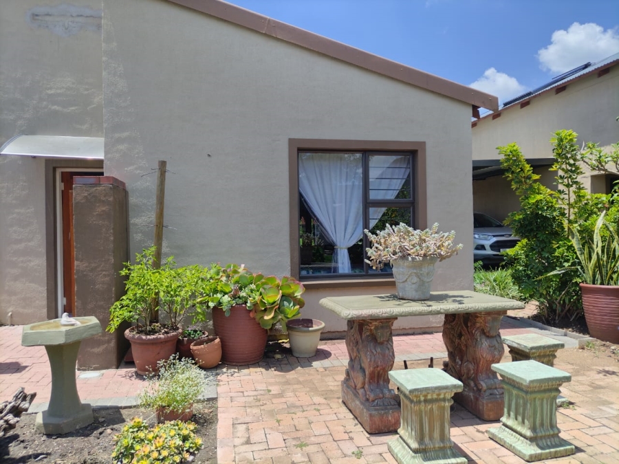 2 Bedroom Property for Sale in Waterval East North West